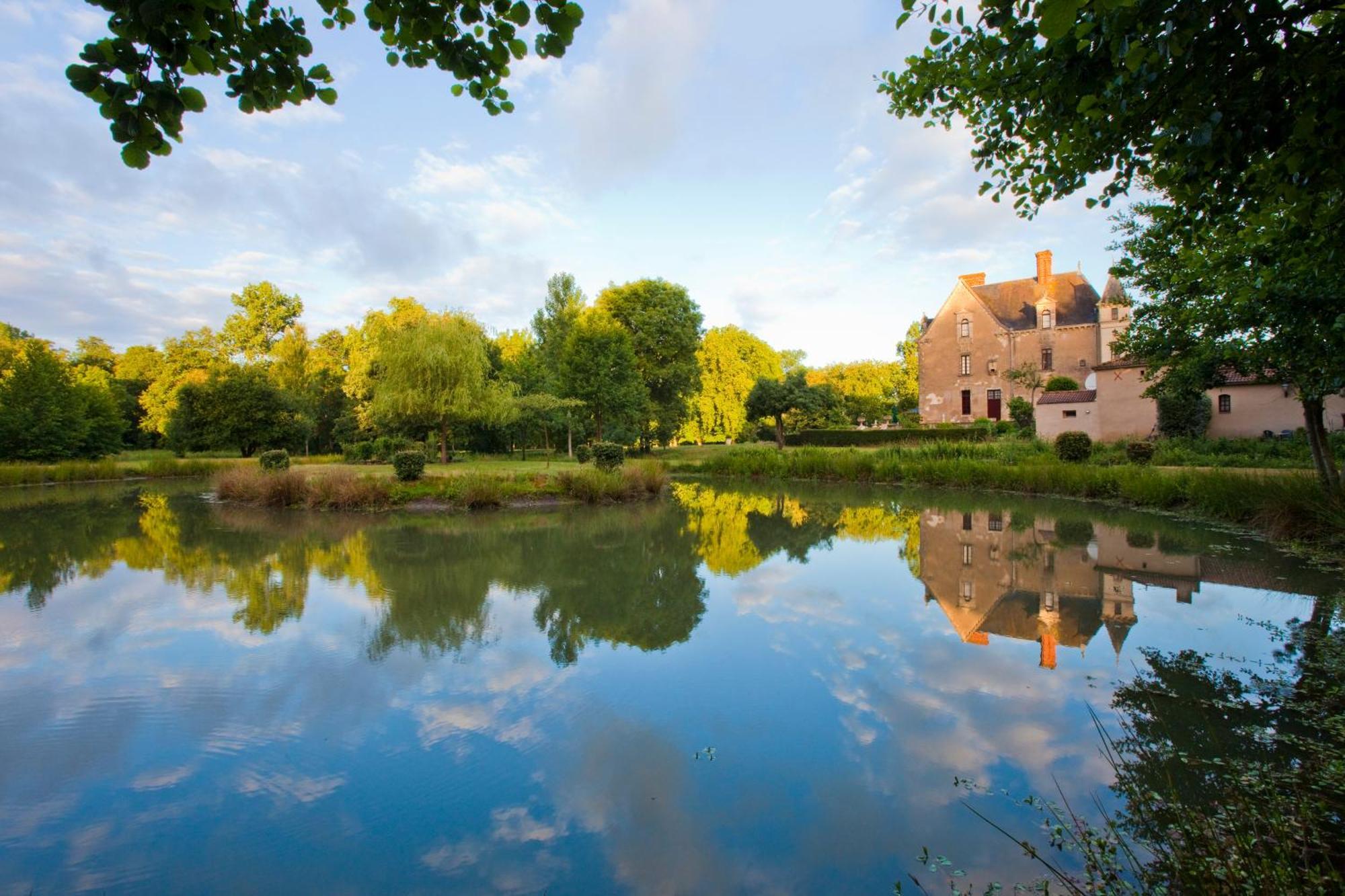Chateau De La Verie Challans Exteriör bild