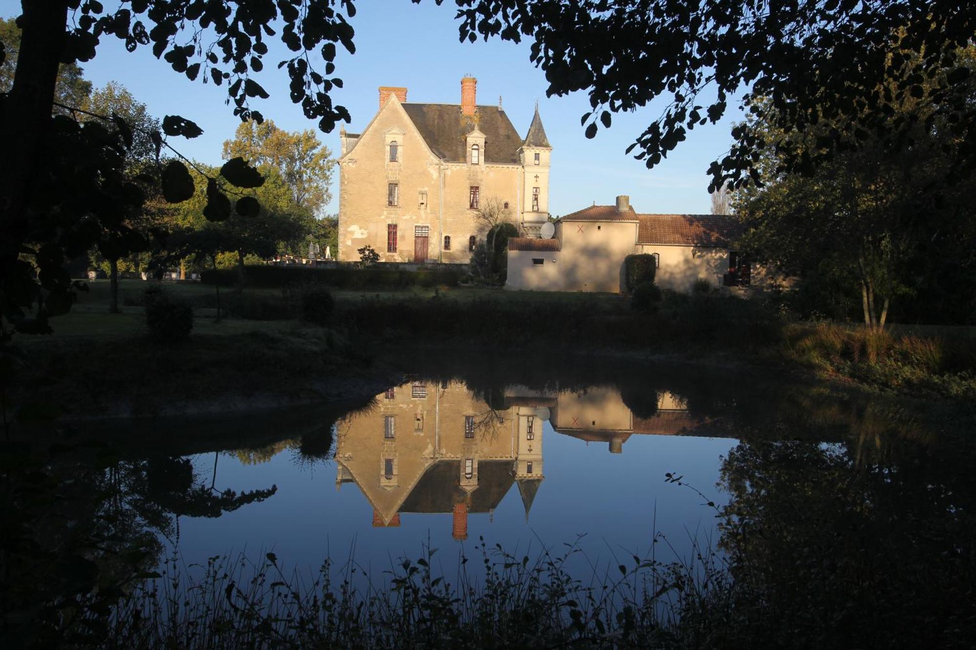 Chateau De La Verie Challans Exteriör bild